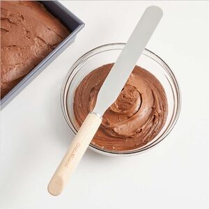 Crate&Barrel 8” Large Straight Icing Spatula Beechwood Handle